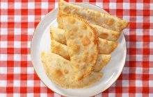 Kırım Mutfağının Efsanesi: Çibörek (Çiğ Börek) Tarifi
