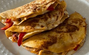 Tavuklu Kaşarlı Quesadilla Tarifi – Meksika Mutfağından Efsane Lezzet