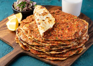 Evde Lahmacun Tarifi – Fırın Tadında, İncecik ve Çıtır!