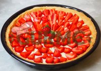 Çilekli Tart Tarifi – Kıtır Taban, Yumuşacık Krema, Taze Çilekler
