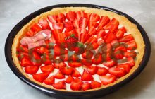 Çilekli Tart Tarifi – Kıtır Taban, Yumuşacık Krema, Taze Çilekler