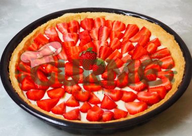 Çilekli Tart Tarifi – Kıtır Taban, Yumuşacık Krema, Taze Çilekler